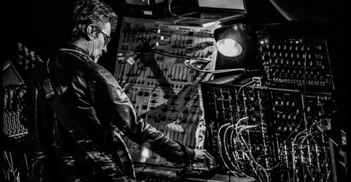 Dave Bessell and modular Synthesziers B&W